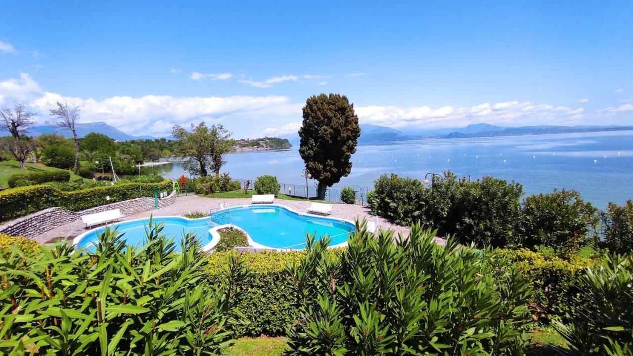 Front Lake Amazing View Manerba del Garda Exterior photo