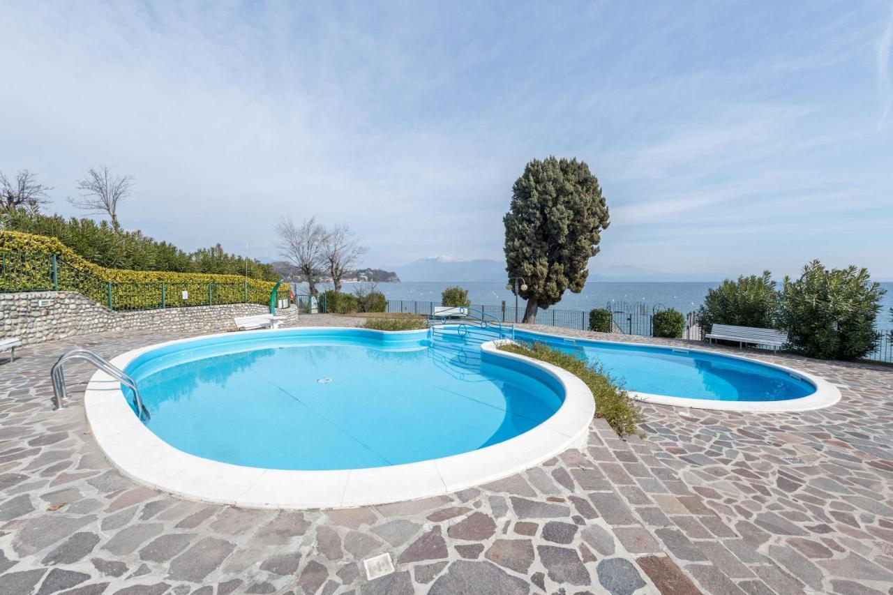 Front Lake Amazing View Manerba del Garda Exterior photo