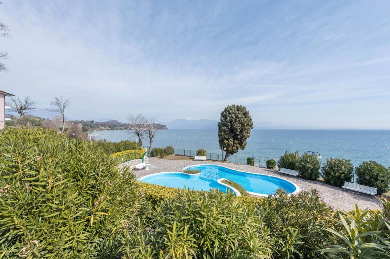 Front Lake Amazing View Manerba del Garda Exterior photo