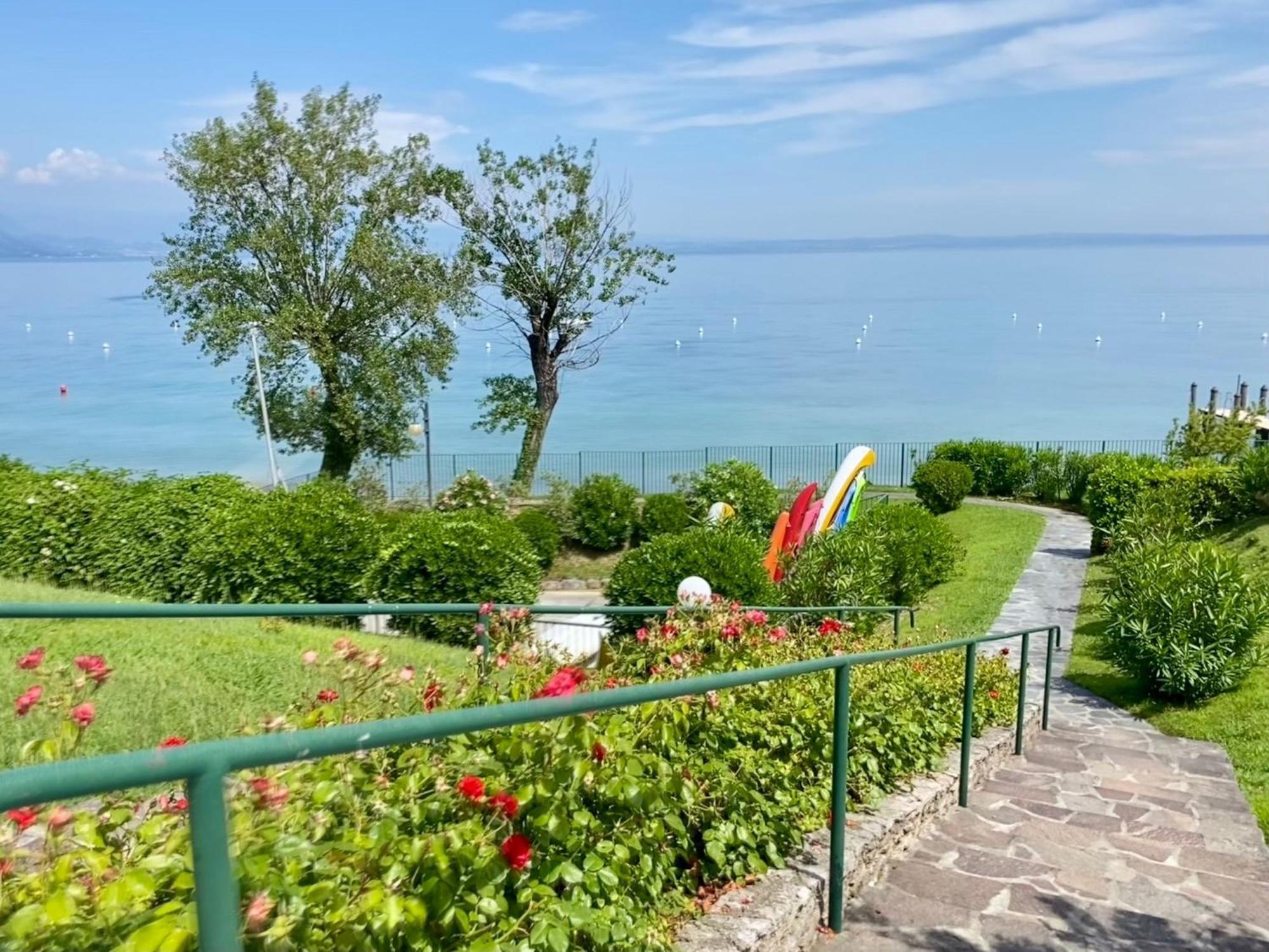 Front Lake Amazing View Manerba del Garda Exterior photo